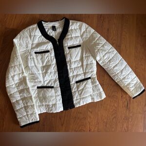 White House Black Market White and Black lightweight Puffer Jacket size L